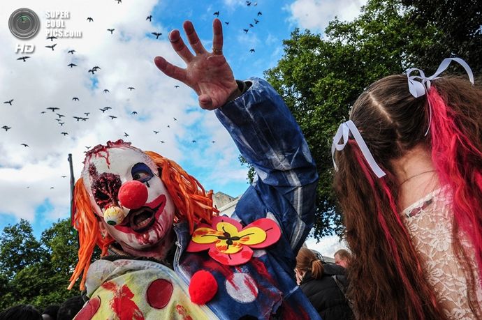 Hundreds turn out for World Zombie Day - London