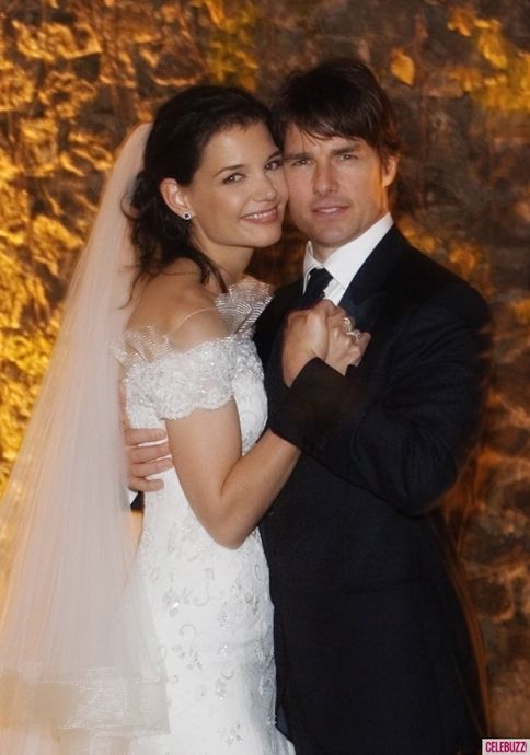 Tom-Cruise-and-Katie-Holmes-Divorce-wedding-pic-719x1024