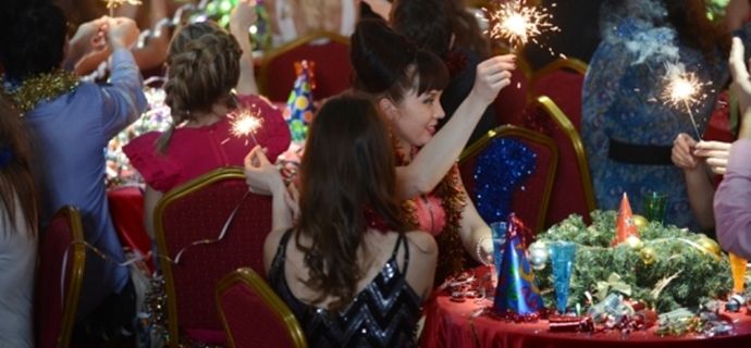 Компаниям с госучастием запретят праздновать Новый год за госсчет