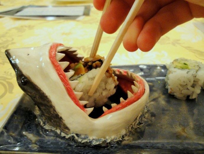 shark_sushi_plate_by_aviceramics-d5tbioi
