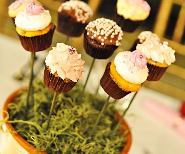 potted-cupcakes-centerpiece