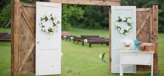 9 способов сделать свадебную церемонию на открытом воздухе уютной и запоминающейся