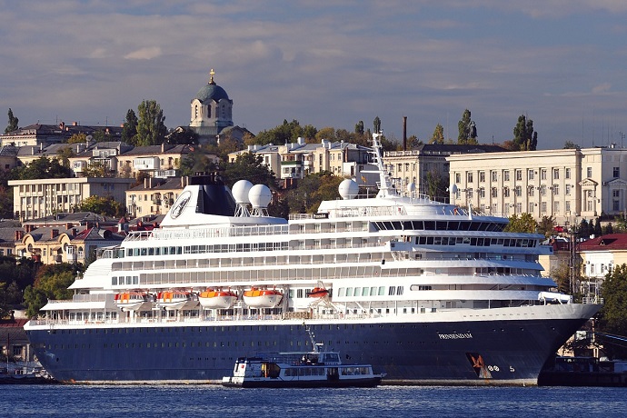 Круизный лайнер Севастополь