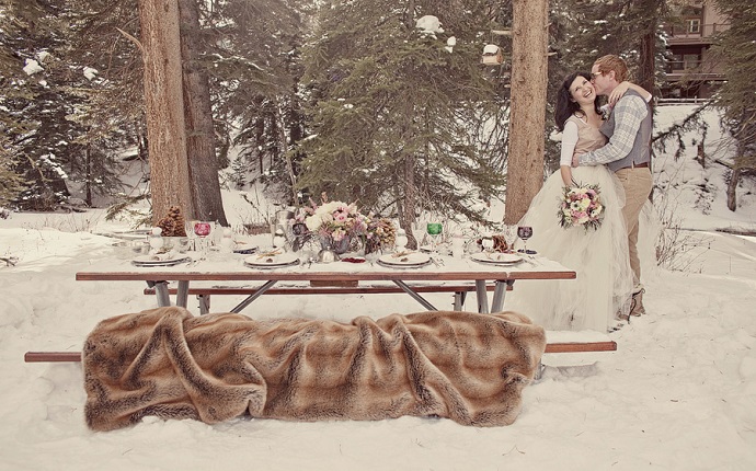 Меховой event-декор — уютный тренд нового свадебного сезона