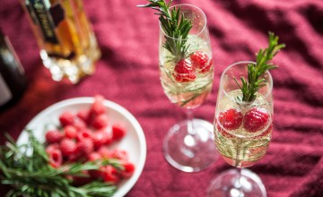 Всем шампанского: самые вкусные новогодние коктейли с шампанским