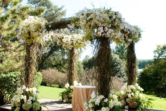 Свадебная арка с характером: хупа для еврейской церемонии