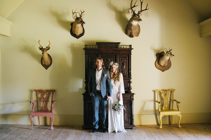 Счастливые рогоносцы: Оленьи рога — неожиданный тренд в декоре свадеб