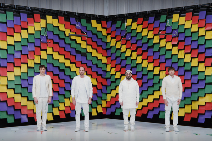Новый клип группы OK Go или первый в мире бумажный мэппинг