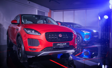 Концептуальная автопрезентация в бассейне или российская премьера нового Jaguar E-Pace