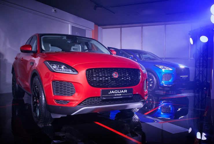 Концептуальная автопрезентация в бассейне или российская премьера нового Jaguar E-Pace