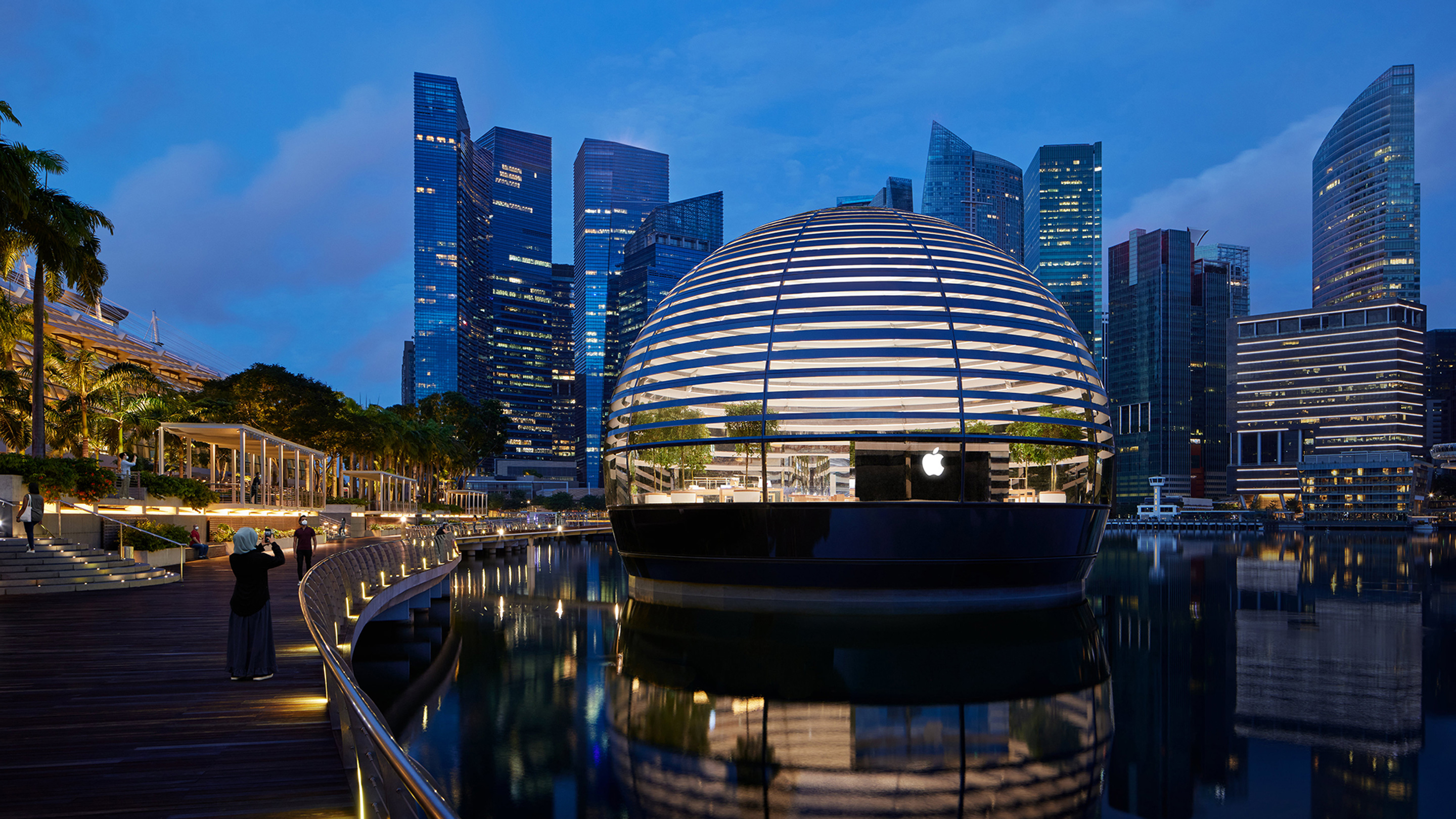 Долгожданное открытие самого амбициозного магазина Apple в Сингапуре