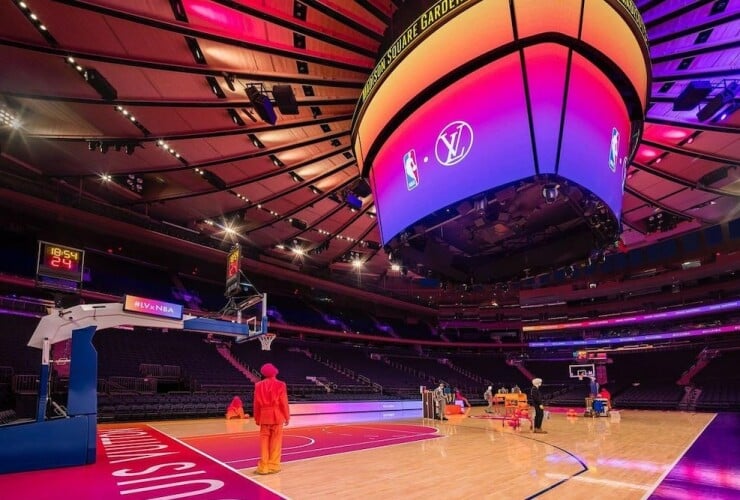 Louis Vuitton и NBA превратили Madison Square Garden в виртуальный поп-арт