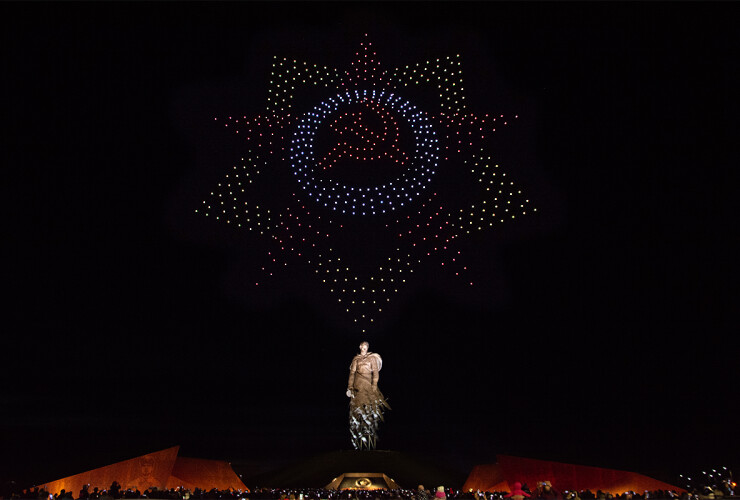 Уникальное световое шоу от Геоскан: 1000 дронов над Ржевским мемориалом