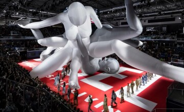 Инсталляция для Diesel: самая большая надувная скульптура в мире