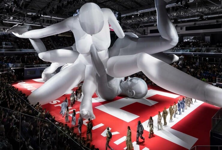 Инсталляция для Diesel: самая большая надувная скульптура в мире