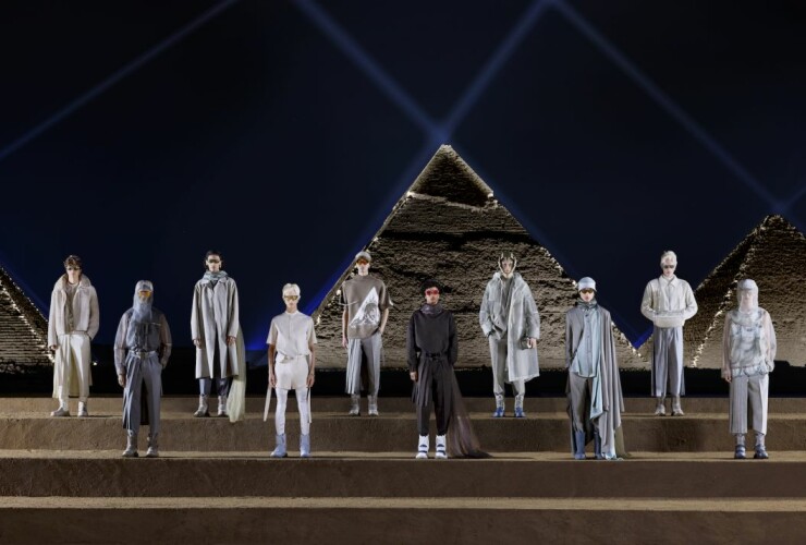 Dior Pre-Fall 2023: первый в истории показ мод у египетских пирамид