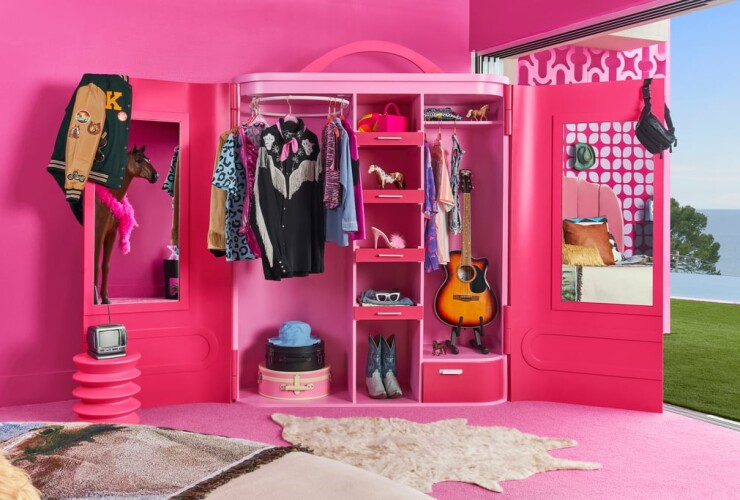 Airbnb-Barbie-DreamhouseKen-Closet