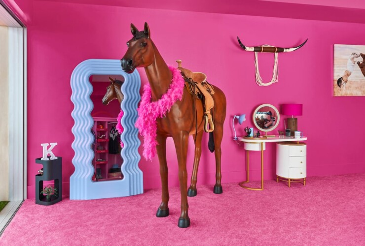 Airbnb-Barbie-DreamhouseLife-Size-Horse
