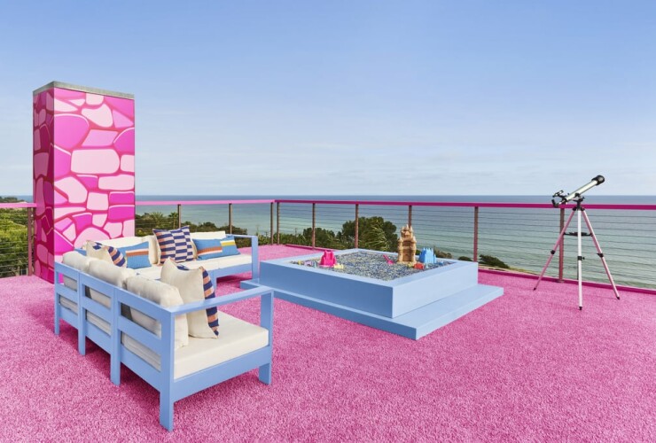 Airbnb-Barbie-DreamhouseOutdoor-Lounge