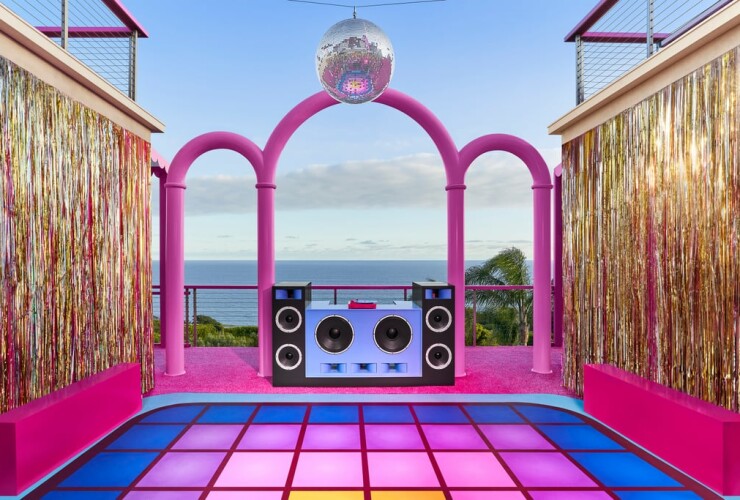 Airbnb-Barbie-DreamhouseRoller-Disco-Dance-Floor