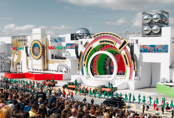 Грандиозное уличное шоу в Альметьевске: креативные решения и инженерия проекта от команды LYM