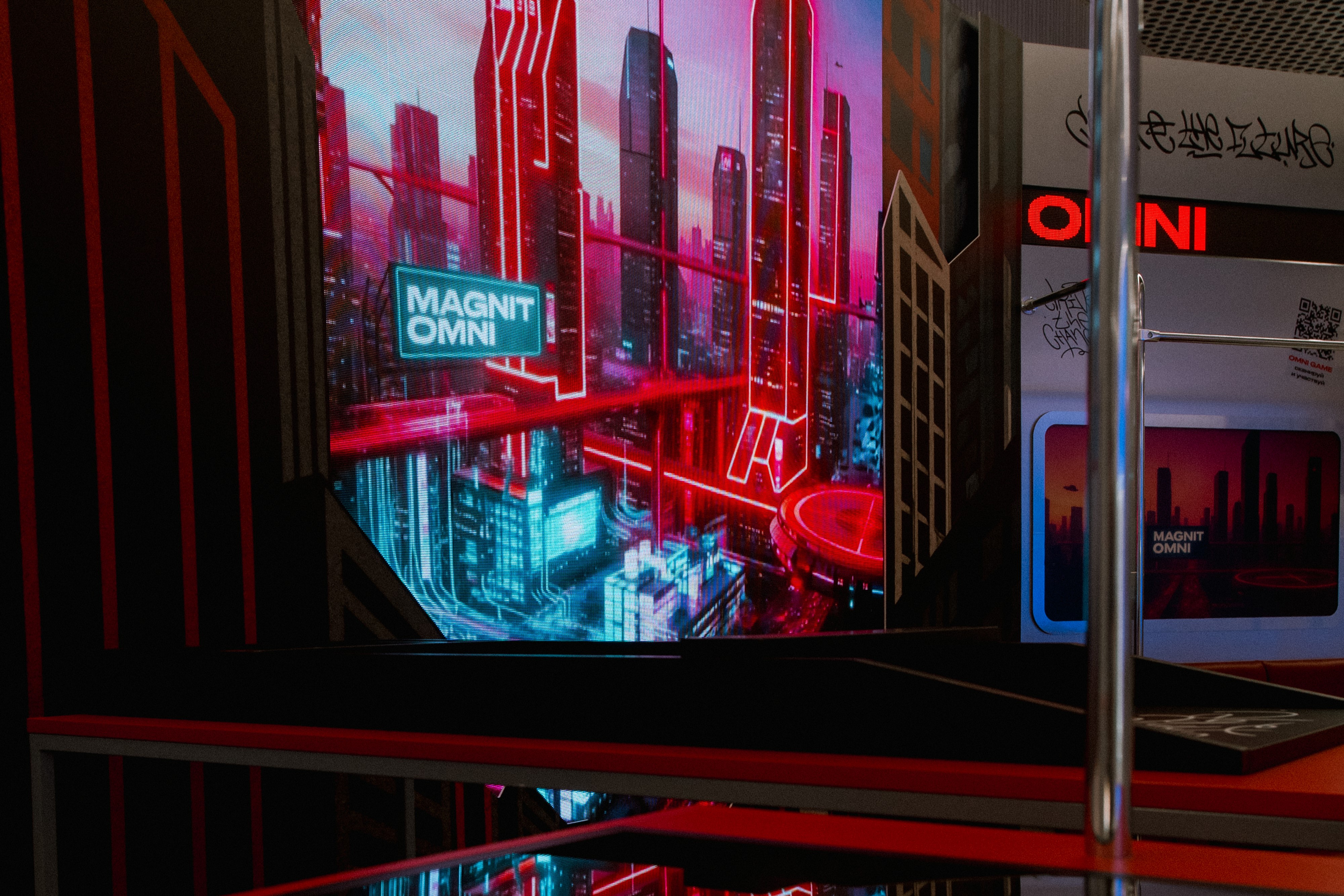 Увидеть город будущего по своему архетипу и заработать «омникоины»: интерактивный стенд с цифровым мегаполисом Magnit OMNI
